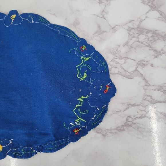 Vintage Placemat Set Red and Blue with Hand Embroidered Flowers Leaves 4pc - Picture 6 of 12